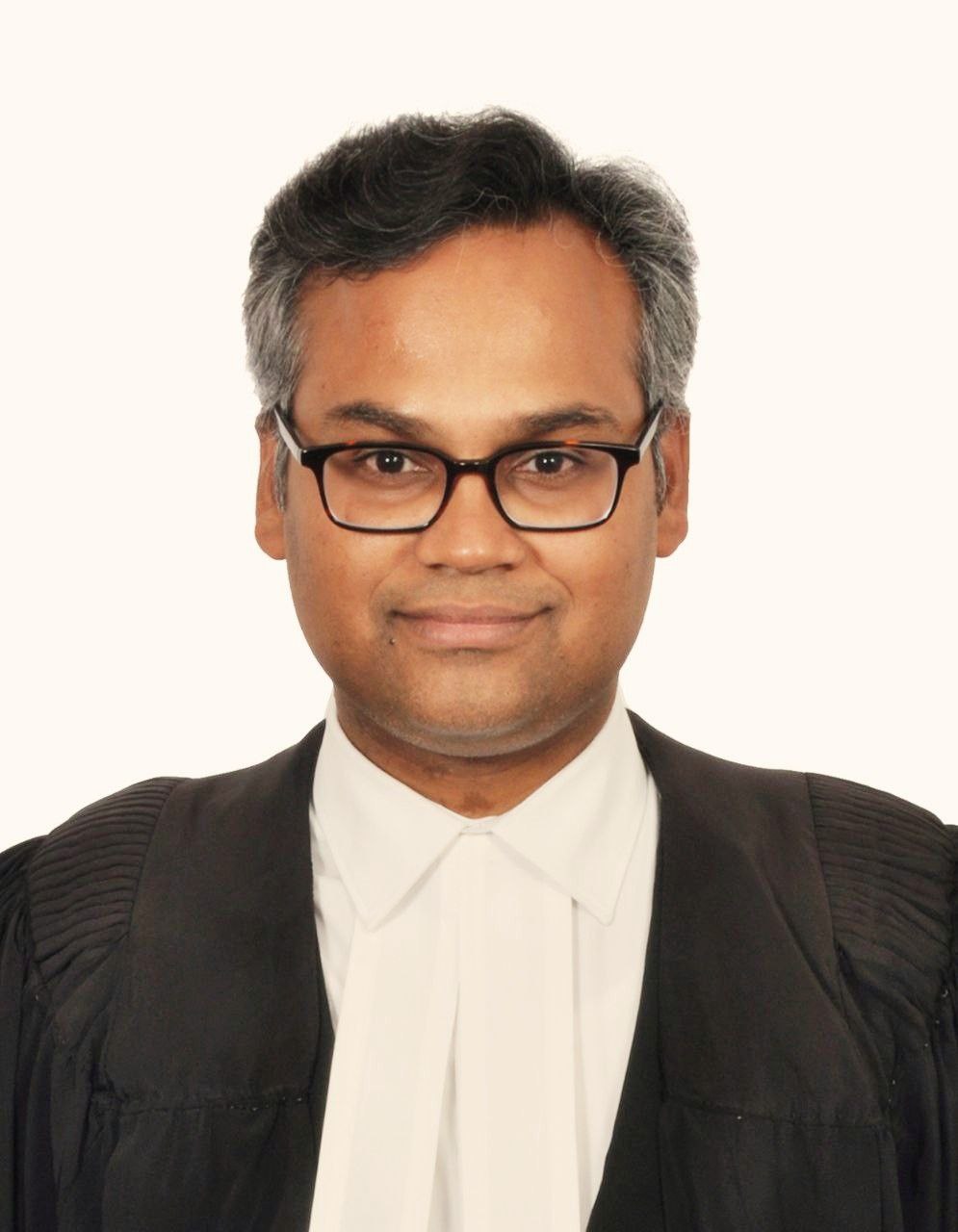 Professional Photo of Dr. P.V. Saravanaraja - Supreme Court Advocate-on-Record